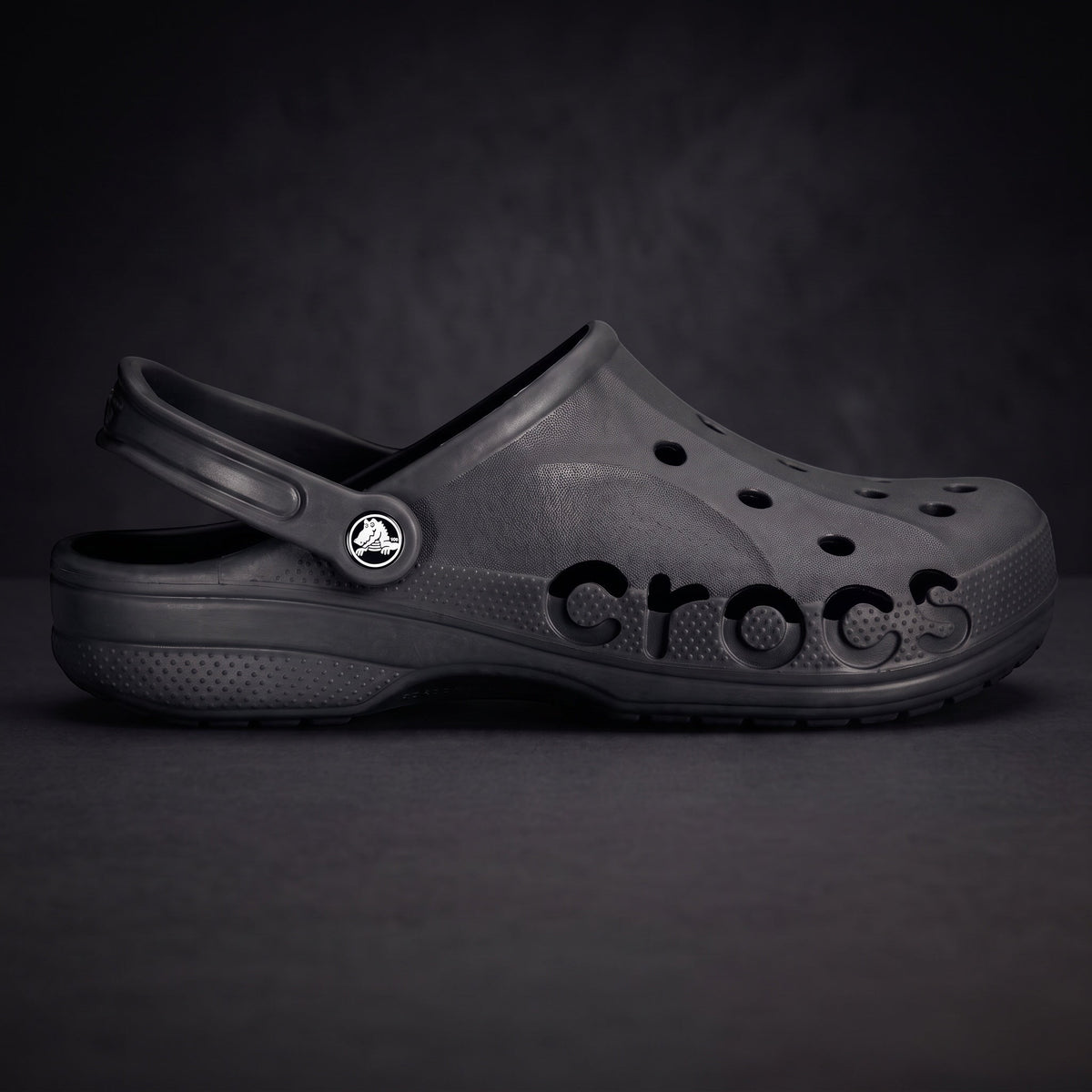 Claquettes LAS ROSAS modèle Baya noires en mousse souple avec logo découpé sur le côté et bride pivotante